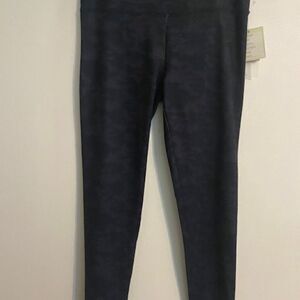 Threads 4 Thought Black Camouflage Leggings, size XL